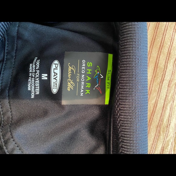 Greg Norman SHARK PLAY Dry Men’s Medium Slim Fit Polo. Black with gray accents. - Picture 2 of 4